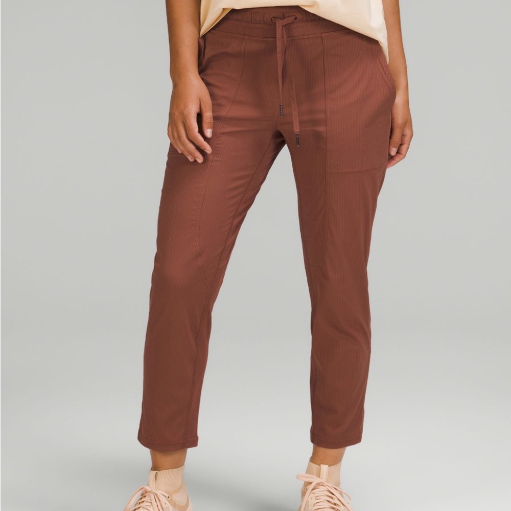 Dance studio mid rise crop pant